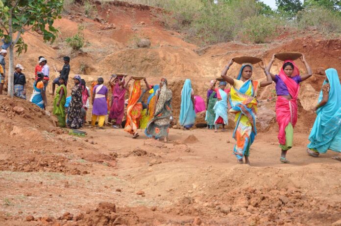 MGNREGA: Payment of MNREGA wages will be done through Aadhaar based system, Central Government changed the rules.