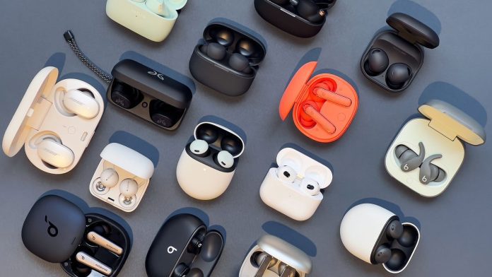 What is the difference between Earbuds and AirPods ? Which of the two ...