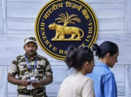 RBI imposed heavy fine on 4 new banks and a finserv company, know the reasons