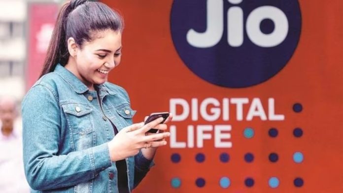 Jio Recharge Plan : Jio has increased the tension of BSNL! You will get a lot in these two cheap plans of 90 and 98 days