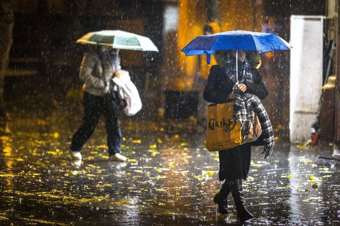 IMD New Alert: Rainfall in UP and Delhi, hailstorm likely, mercury down in North India, Meteorological Department issued alert